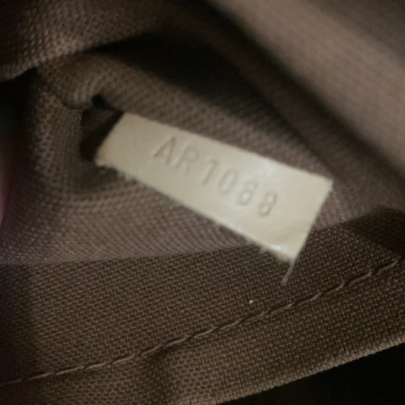 Louis Vuitton Monogram Tivoli leather hand bag - Picture 11 of 16